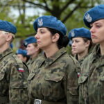 Wręczenie broni elewom w Centrum Przygotowań do Misji Zagranicznych w Kielcach / Marzena Mąkosa / Radio Kielce