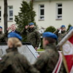 Wręczenie broni elewom w Centrum Przygotowań do Misji Zagranicznych w Kielcach / Marzena Mąkosa / Radio Kielce