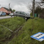 Wypadek w Wilkowie. Auto wjechało w przystanek / Marzena Mąkosa / Radio Kielce