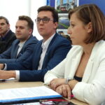 Biała niedziela. Konferencja w starostwie powiatowym w Starachowicach ws. szpitala. Od prawej Katarzyna Arent - dyrektor PZOZ, Piotr Babicki - starosta starachowicki, Marek Materek - prezydent Starachowic, Piotr Ambroszczyk - kierownik Centrum Polityki Senioralnej / Emilia Sitarska / Radio Kielce