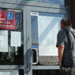 Obwodowa komisja nr 3 w Opatowskim Ośrodku Kultury / Emilia Sitarska / Radio Kielce