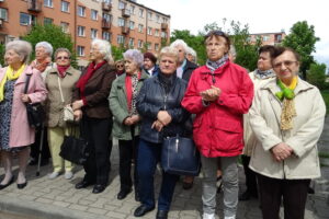 Odsłonięcie tablic upamiętniających pracowników dawnych zakładów odzieżowych przy ul. Kopernika / Emilia Sitarska / Radio Kielce