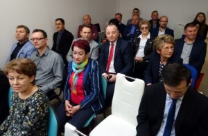 Ożarów. Konferencja dotycząca inteligentnych specjalizacji / Emilia Sitarska / Radio Kielce