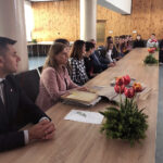 Sandomierz. Rozstrzygnięcie konkursu dotyczącego zmian przy ulicy Podwale Górne. Na zdjęciu: burmistrz Sandomierza Marcin Marzec (z lewej) / Grażyna Szlęzak-Wójcik / Radio Kielce