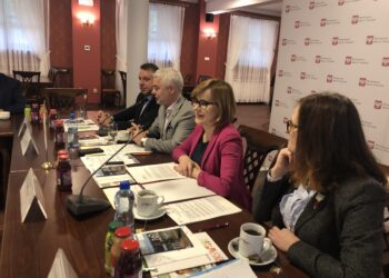 Na zdjęciu (od lewej): Dariusz Rogowski - Ministerstwo Sportu i Turytyki, Gheorghe Marian Cristescu - przewodniczący Społecznej Rady Turystyki, Anna Krupka - wiceminister sportu i turystyki i Anna Pawlak-Lewandowska - dyrektor Departamentu Turystyki w Ministerstwie Sportu i Turystyki / Grażyna Szlęzak-Wójcik / Radio Kielce