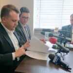 Od lewej Marek Materek - prezydent Starachowic, Piotr Babicki - starosta starachowicki, Dariusz Dąbrowski - wicestarosta starachowicki / Emilia Sitarska / Radio Kielce