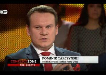 Dominik Tarczyński w trakcie debaty w telewizji DW News / DW News