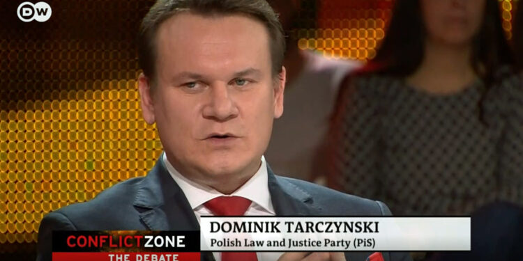 Dominik Tarczyński w trakcie debaty w telewizji DW News / DW News