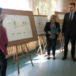 Zdobywczyni pierwszego miejsca w konkursie Izabela Michalska, burmistrz Sandomierza Marcin Marzec i Alicja Szatan, dyrektor Zespołu Szkół Centrum Kształcenia Rolniczego / Grażyna Szlęzak-Wójcik / Radio Kielce