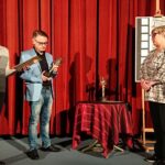 Konrad Łęcki wręczył Filmowego Ziemowita żonie nieżyjącego już Andrzeja Koziei, Marioli Koziei / Dorota Kusek / Radio Kielce