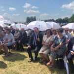 Msza papieska. Na zdjęciu poseł Marek Kwitek i poseł Andrzej Kryj z żonami / Grażyna Szlęzak-Wójcik / Radio Kielce