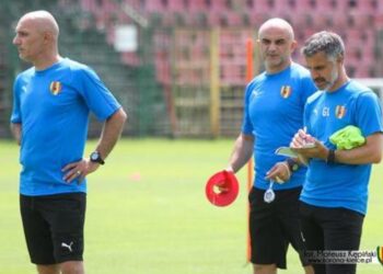 Kielce. Trening Korony. Na zdjęciu (od lewej): Wachtang Iagoraszwili, Micheil Sadżaia i Gino Lettieri / Korona Kielce