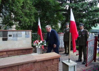 Momina, gmina Waśniów. Uroczystości 75. rocznicy śmierci pułkownika Jana Piwnika „Ponurego” oraz 9. rocznicy nadania jego imienia Publicznej Szkole Podstawowej / Emilia Sitarska / Radio Kielce