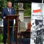 Momina, gmina Waśniów. Uroczystości 75. rocznicy śmierci pułkownika Jana Piwnika „Ponurego” oraz 9. rocznicy nadania jego imienia Publicznej Szkole Podstawowej. Senator PiS Jarosław Rusiecki / Emilia Sitarska / Radio Kielce