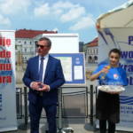 Kielce. Konferencja promująca kielecką kranówkę. Na zdjęciu: Henryk Milcarz - prezes Wodociągów Kielce / Wodociągi Kielce