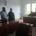 Kielce. Rozprawa ratowników medyczny. Na zdjęciu (od lewej): Kamil Makowski, Paweł Socha, mec. Przemysław Witkowski i Arkadiusz Sędek - przewodniczący składu sędziowskiego / Monika Miller / Radio Kielce