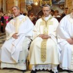 Jędrzejów. Benedykcja opacka w Archiopactwie Cystersów. Ojciec Rafał Ścibiorowski - nowy opat klasztoru cystersów (w środku) / Ewa Pociejowska - Gawęda / Radio Kielce