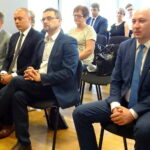 Marszałek województwa Andrzej Bętkowski podpisał umowy na dofinansowanie zadań z konkursu „Rozwój infrastruktury edukacyjnej i szkoleniowej” / Ewa Pociejowska-Gawęda / Radio Kielce