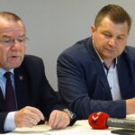 Marszałek województwa Andrzej Bętkowski podpisał umowy na dofinansowanie zadań z konkursu „Rozwój infrastruktury edukacyjnej i szkoleniowej” / Ewa Pociejowska-Gawęda / Radio Kielce