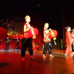 Widowisko "Od zachodu po daleki wschód” / Ewa Pociejowska-Gawęda / Radio Kielce