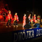 Widowisko "Od zachodu po daleki wschód” / Ewa Pociejowska-Gawęda / Radio Kielce