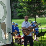 Koncert pieśni patriotycznych w wykonaniu młodzieży oraz widowisko „Pozostali w szumie jodeł” / Anna Głąb / Radio Kielce