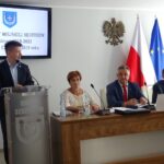 X Sesja Rady Miejskiej Sędziszów. Bartłomiej Dorywalski - wicewojewoda świętokrzyski, Aneta Konieczna - wiceprzewodnicząca Rady Miejskiej w Sędziszowie, Adam Mysiara - przewodniczący Rady Miejskiej w Sędziszowie, Dariusz Juszczyk - wiceprzewodniczący Rady Miejskiej w Sędziszowie / Ewa Pociejowska-Gawęda / Radio Kielce