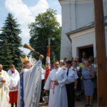 Jubileusz 700-lecia istnienia parafii Wniebowzięcia Najświętszej Marii Panny w Mokrsku Dolnym. Na zdjęciu biskup Jan Piotrowski / Ewa Pociejowska-Gawęda / Radio Kielce