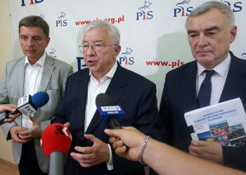 Konferencja PiS. Od lewej: Andrzej Pruś, Krzysztof Lipiec i Andrzej Bętkowski / Michał Kita / Radio Kielce