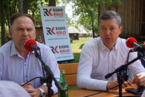 Tokarnia. Studio Polityczne Radia Kielce. Na zdjęciu Marek Kwitek, poseł Prawa i Sprawiedliwości i Sebastian Nowaczkiewicz, PSL / Piotr Michalski / Radio Kielce