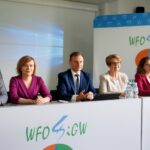 Kielce. Konferencja Wojewódzkiego Funduszu Ochrony Środowiska i Gospodarki Wodnej. Na zdjęciu (od lewej): Grzegorz Socha – zastępca prezesa WFOŚiGW, Anna Krupka - wiceminister sportu i turystyki, Ryszard Gliwiński – prezes WFOŚiGW, Maria Zuba – poseł PiS, Agata Wojtyszek- wojewoda świętokrzyski, Krzysztof Słoń – senator / Michał Kita / Radio Kielce