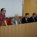 Na zdjęciu: Kazimierz Kik - politolog, prof. dr hab. Jerzy Jaskiernia - dziekan Wydziału Prawa, Administracji i Zarządzania UJK, Kamil Suchański - przewodniczący Rady Miasta Kielce, Andrzej Pruś - przewodniczący Sejmiku Województwa Świętokrzyskiego i Marek Materek - prezydent Starachowic / Piotr Kwaśniewski / Radio Kielce