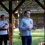 Tokarnia. Piknik Europejski Prawa i Sprawiedliwości. Poseł Dominik Tarczyński / Radio Kielce