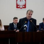 Sesja Rady Miasta Kielce. Joanna Winiarska - wiceprzewodnicząca Rady Miasta Kielce, Kamil Suchański - przewodniczący Rady Miasta Kielce, Artur Hajdorowicz - pełnomocnik prezydenta Kielc i Jarosław Karyś - wiceprzewodniczący Rady Miasta Kielce / Piotr Kwaśniewski / Radio Kielce