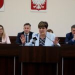 Sesja Rady Miasta Kielce. Joanna Winiarska - wiceprzewodnicząca Rady Miasta Kielce, Kamil Suchański - przewodniczący Rady Miasta Kielce, Danuta Papaj - pełnomocnik prezydenta Kielc i Jarosław Karyś - wiceprzewodniczący Rady Miasta Kielce / Piotr Kwaśniewski / Radio Kielce