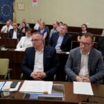 Sesja Rady Miasta Kielce. Arkadiusz Kubiec - wiceprezydent Kielc i Paweł Gągorowski - pełnomocnik prezydenta Kielc / Piotr Kwaśniewski / Radio Kielce