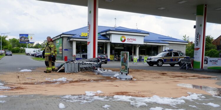 Uszkodzony dystrybutor / Piotr Kwaśniewski / Radio Kielce