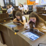 Spotkanie prezydenta Bogdana Wenty z młodzieżą z Wilna i Winnicy - uczestnikami XIII Letniej Szkoły Kultury, Historii i Języka Polskiego / Michał Kita / Radio Kielce