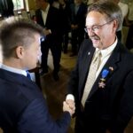 Na zdjęciu: Bartłomiej Dorywalski - wicewojewoda świętokrzyski i Lloyd Halverson - amerykański dyplomata / Piotr Kwaśniewski / Radio Kielce