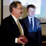 Na zdjęciu: Lloyd Halverson - amerykański dyplomata i Bartłomiej Dorywalski - wicewojewoda świętokrzyski / Piotr Kwaśniewski / Radio Kielce