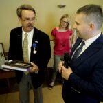 Na zdjęciu: Lloyd Halverson - amerykański dyplomata i Marcin Piątek - dyrektor gabinetu marszałka województwa świętokrzyskiego / Piotr Kwaśniewski / Radio Kielce