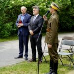 Na zdjęciu (od lewej): Rafał Nowak - dyrektor Wzgórza Zamkowego w Kielcach, Krzysztof Słoń - senator PiS i Dionizy Krawczyński - prezes Stowarzyszenia Rekonstrukcji Historycznych "Jodła" / Piotr Kwaśniewski / Radio Kielce