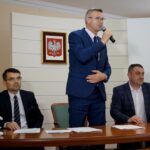 Na zdjęciu (od lewej): Marcin Rożycki - zastępca prezydenta Kielc, Bogdan Wenta - prezydent Kielc i Piotr Łojek - dyrektor Wydziału Edukacji, Kultury i Sportu w Urzędzie Miasta Kielce / Piotr Kwaśniewski / Radio Kielce