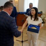 Na zdjęciu (od lewej): Piotr Łojek - dyrektor Wydziału Edukacji, Kultury i Sportu w Urzędzie Miasta Kielce i Marzena Stempniak - dyrektor Szkoły Podstawowej nr 32 im. Janusza Kusocińskiego w Kielcach / Piotr Kwaśniewski / Radio Kielce