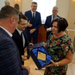 Na zdjęciu (od lewej): Piotr Łojek - dyrektor Wydziału Edukacji, Kultury i Sportu w Urzędzie Miasta Kielce, Marcin Różycki - zastępca prezydenta Kielc i Dorota Białek-Sołtys - dyrektor Szkoły Podstawowej nr 39 im. Stanisława Moniuszki w Kielcach / Piotr Kwaśniewski / Radio Kielce