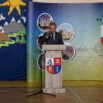 Wojewódzki koniec roku szkolnego. Na zdjęciu: Krzysztof Stępniewski - dyrektor Szkoły Podstawowej im. Jana Kochanowskiego w Piekoszowie / Piotr Kwaśniewski / Radio Kielce