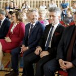 Wojewódzki koniec roku szkolnego. Na zdjęciu (od lewej): Zbigniew Piątek - wójt gminy Piekoszów, Agata Wojtyszek - wojewoda świętokrzyski, Kazimierz Mądzik - świętokrzyski kurator oświaty, Krzysztof Słoń - senator PiS i Tomasz Pleban - wicestarosta kielecki / Piotr Kwaśniewski / Radio Kielce