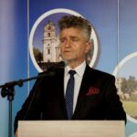 Wojewódzki koniec roku szkolnego. Na zdjęciu: Krzysztof Słoń - senator PiS / Piotr Kwaśniewski / Radio Kielce