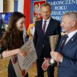 Wojewódzki koniec roku szkolnego. Na zdjęciu: Zbigniew Piątek - wójt gminy Piekoszów i Kazimierz Mądzik - świętokrzyski kurator oświaty / Piotr Kwaśniewski / Radio Kielce