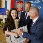 Wojewódzki koniec roku szkolnego. Na zdjęciu: Zbigniew Piątek - wójt gminy Piekoszów i Kazimierz Mądzik - świętokrzyski kurator oświaty / Piotr Kwaśniewski / Radio Kielce